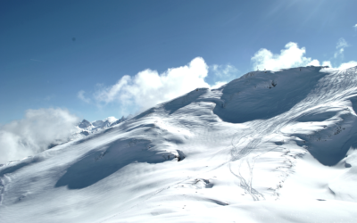 Les sommets enneigés du Kleinwalsertal