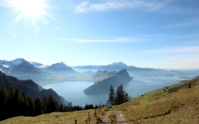 Randonnée avec vue sur le lac des Quatre-Cantons