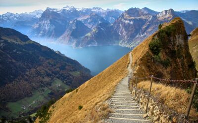 Le sentier des arêtes de Stoos, au sommet du monde